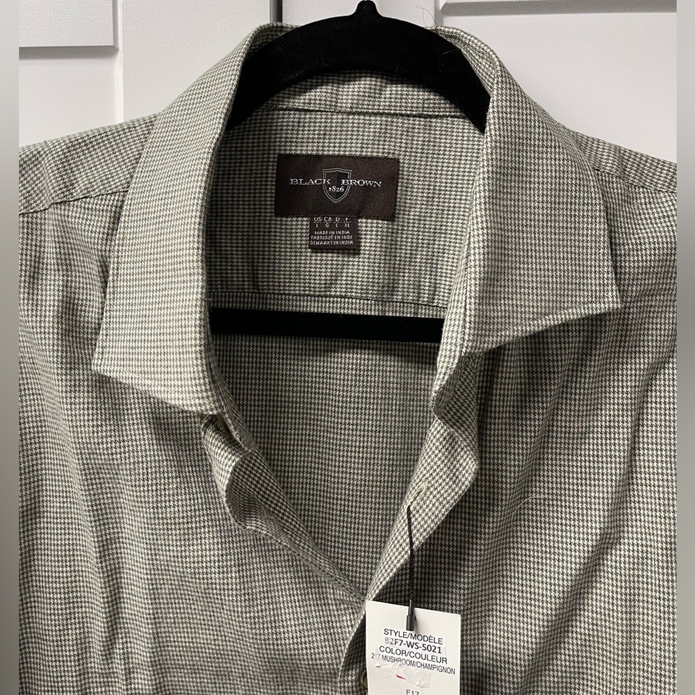 Black Brown Men’s Button Down Taupe Colored Shirt NWT Size Large